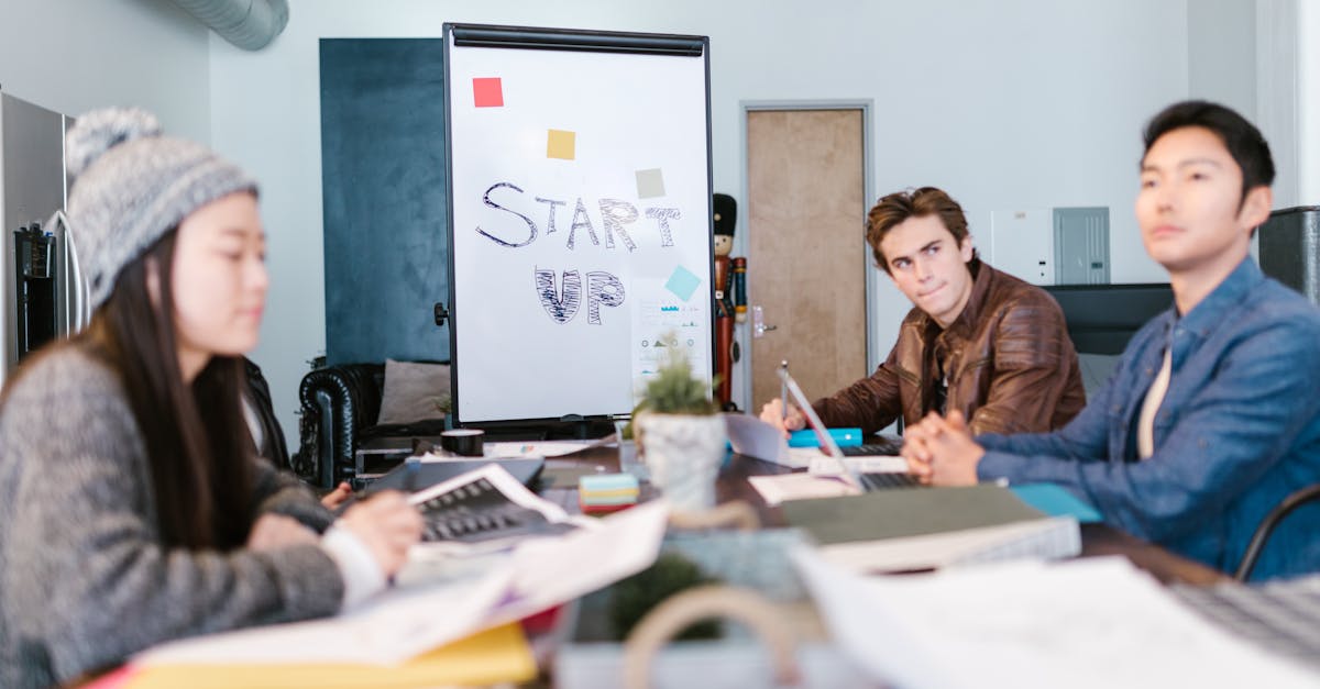 Duel au Sommet: Anthropic contre OpenAI, une Course à l'Innovation et à la Valorisation